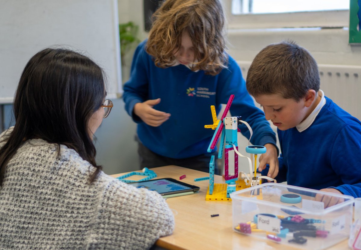 aveea_org's tweet image. We introduced our spike coding kits, and the creativity was off the charts! Students built fans, oscillated motors, and programmed controls, all underpinned by Scratch. Push a button, and voilà! 

#CodingForKids #STEMEducation #AveeaAcademy @HaringeyEduc @LEGO_Education
