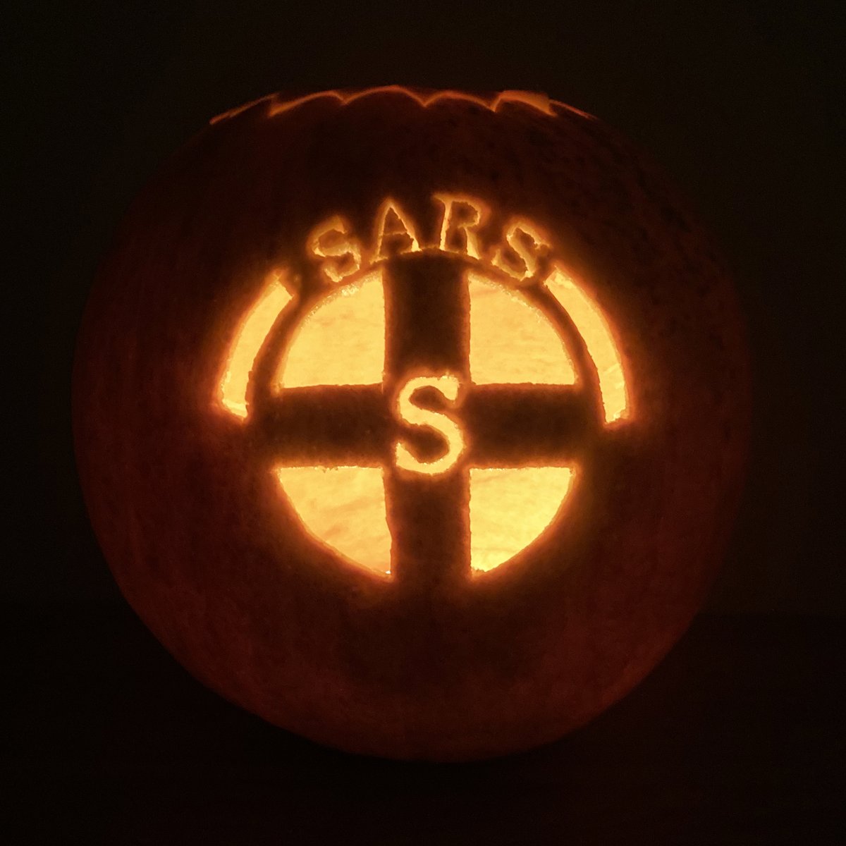Huge thanks to #volunteer clinicians Andy, Jemma and Edwin for giving up their Halloween - keeping Suffolk safe from all the spooky stuff! 👻 Thanks also to patient Mark Youles for carving the fantastic SARS pumpkin 🎃 #takecare #savinglives #suffolk