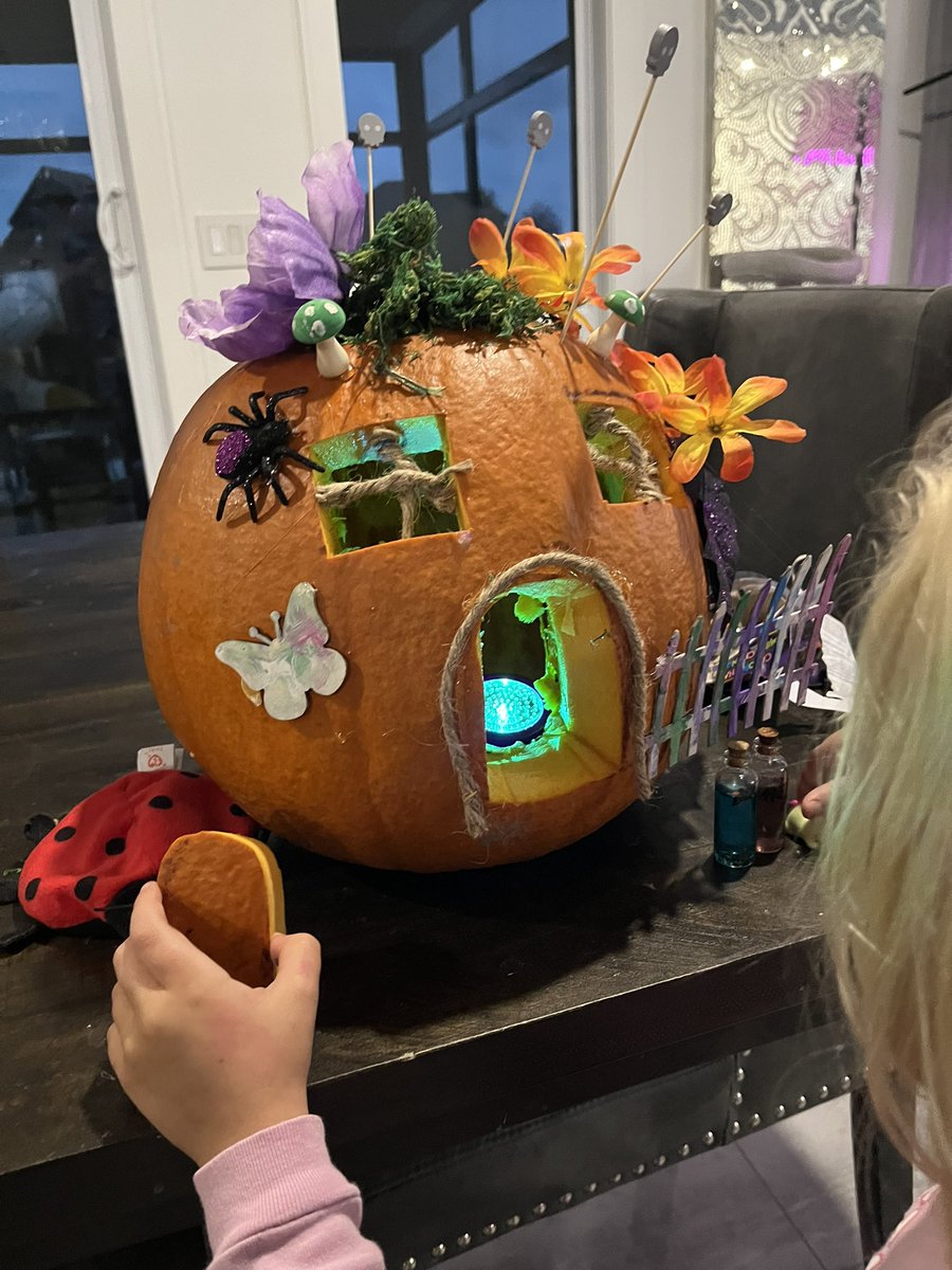 At home, #spooky pumpkin fairy houses were a big hit! 🧚‍♀️ 🎃🔮 Happy Halloween!