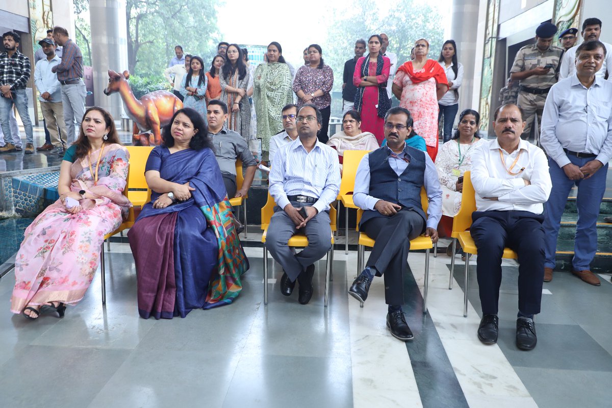 Today on #RashtriyaEktaDiwas, a pledge-taking ceremony was led by Shri C P Goyal, DGF&amp;SS, MoEF&amp;CC, promoting unity. (1/2)