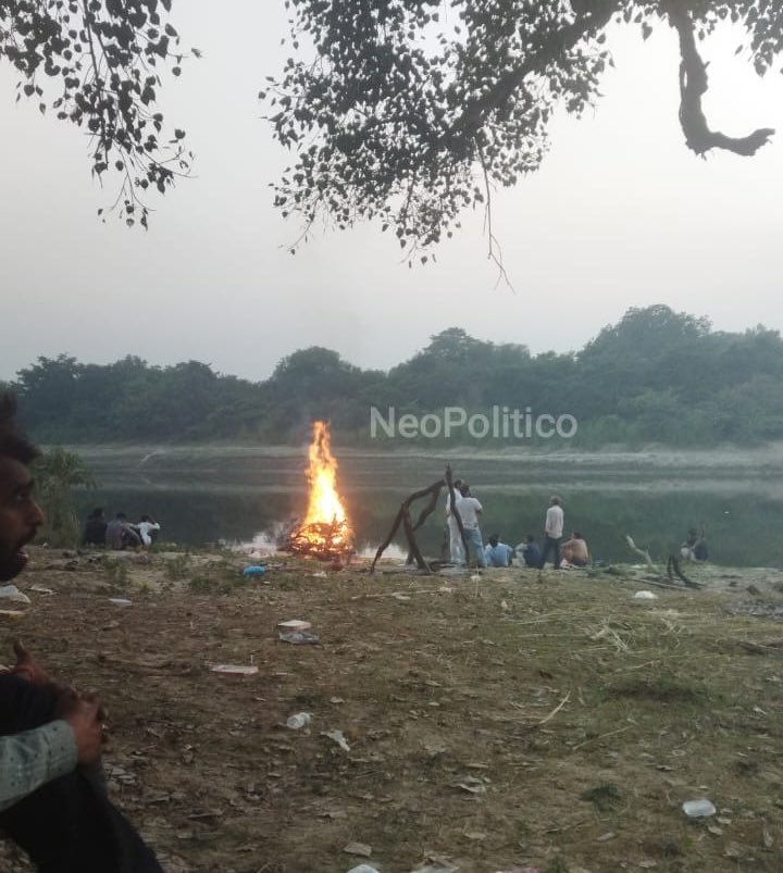 Shubham_fd's tweet photo. “My name is Shurbhi Shukla, a 16 years old girl, who was burnt alive to de@th in Amethi by Gufran, Javed, Faizan and others. After 4 days of this case, police is still searching for the accused. The accused had molested me in the past but no action was taken. My family is helpless and begging for justice from the govt. No media covered my case”.

Remember we are busy in covering Gaza but not raising our voice for helpless victims kiIIed in UP.