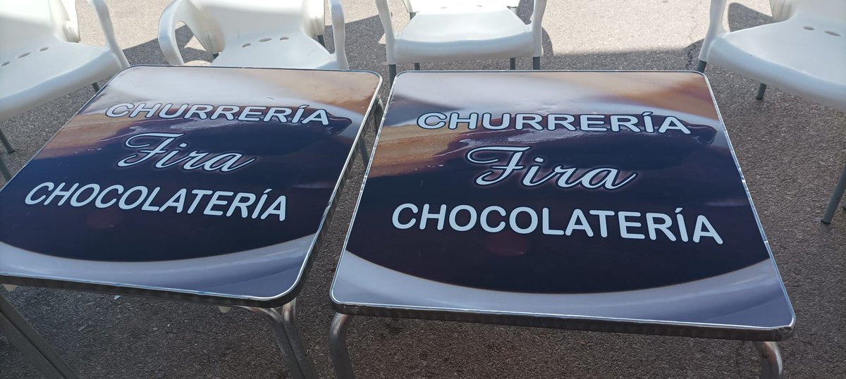 MasRotulo's tweet image. "Churrería Fira Chocolatería"
Hemos utilizado vinilo con impresión digital y también vinilo de protección.
Podemos darle un nuevo cambio de imagen a tu local, a tus muebles...No pierdas la ocasión de dar una nueva imagen y que por su puesto, llame la atención de tus clientes.