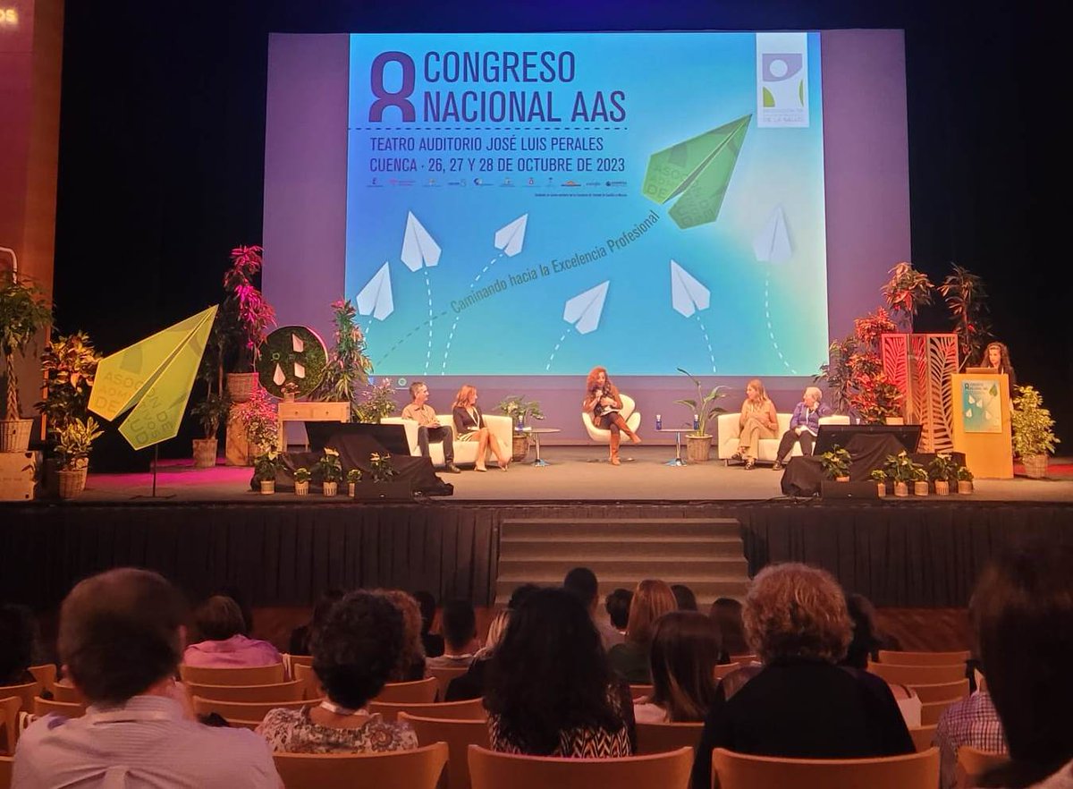 primariaicscat's tweet photo. Participació de #CAPRiodeJaneiro i #CAPSantAndreu en el 8è Congrés de l'@AsoAdmiSalud amb projectes que posen en valor la tasca dels administratius sanitaris en l'atenció primària
La metgessa @EnfedaqueBelen també va exposar sobre coneixements de sanitat per a administratius https://t.co/TDequzadj2