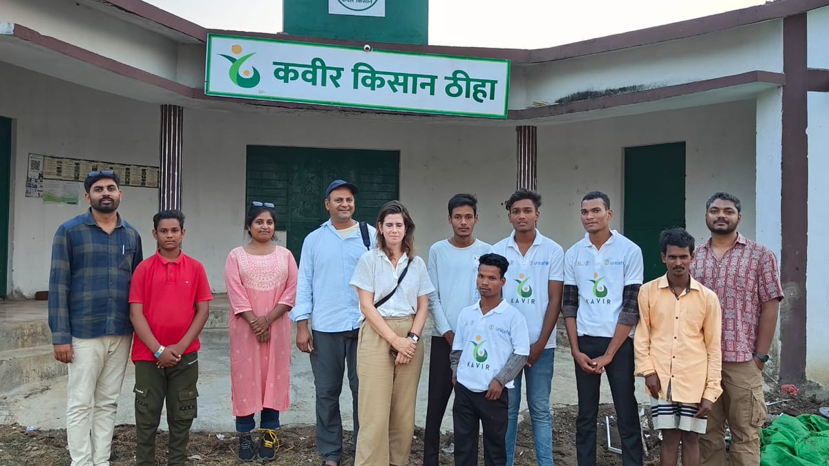 CG Agricon Samiti (@agriconsamiti) on Twitter photo Field visit to Kawardha by the Commonlan team and Documentary team.
<a href="/Commonland/">Commonland</a> <a href="/manasgr88/">manas banerjee</a> <a href="/harma_harma/">Harma Rademaker</a> <a href="/KabirdhamDist/">Kabirdham</a> <a href="/chandelnitesh12/">Nitesh chandel</a> <a href="/deepak02085791/">Deepak bagri</a>
#fieldVisit #work #team #kavir #kavirkisanthiha #CHiRP Field visit to Kawardha by the Commonlan team and Documentary team.
<a href="/Commonland/">Commonland</a> <a href="/manasgr88/">manas banerjee</a> <a href="/harma_harma/">Harma Rademaker</a> <a href="/KabirdhamDist/">Kabirdham</a> <a href="/chandelnitesh12/">Nitesh chandel</a> <a href="/deepak02085791/">Deepak bagri</a>
#fieldVisit #work #team #kavir #kavirkisanthiha #CHiRP