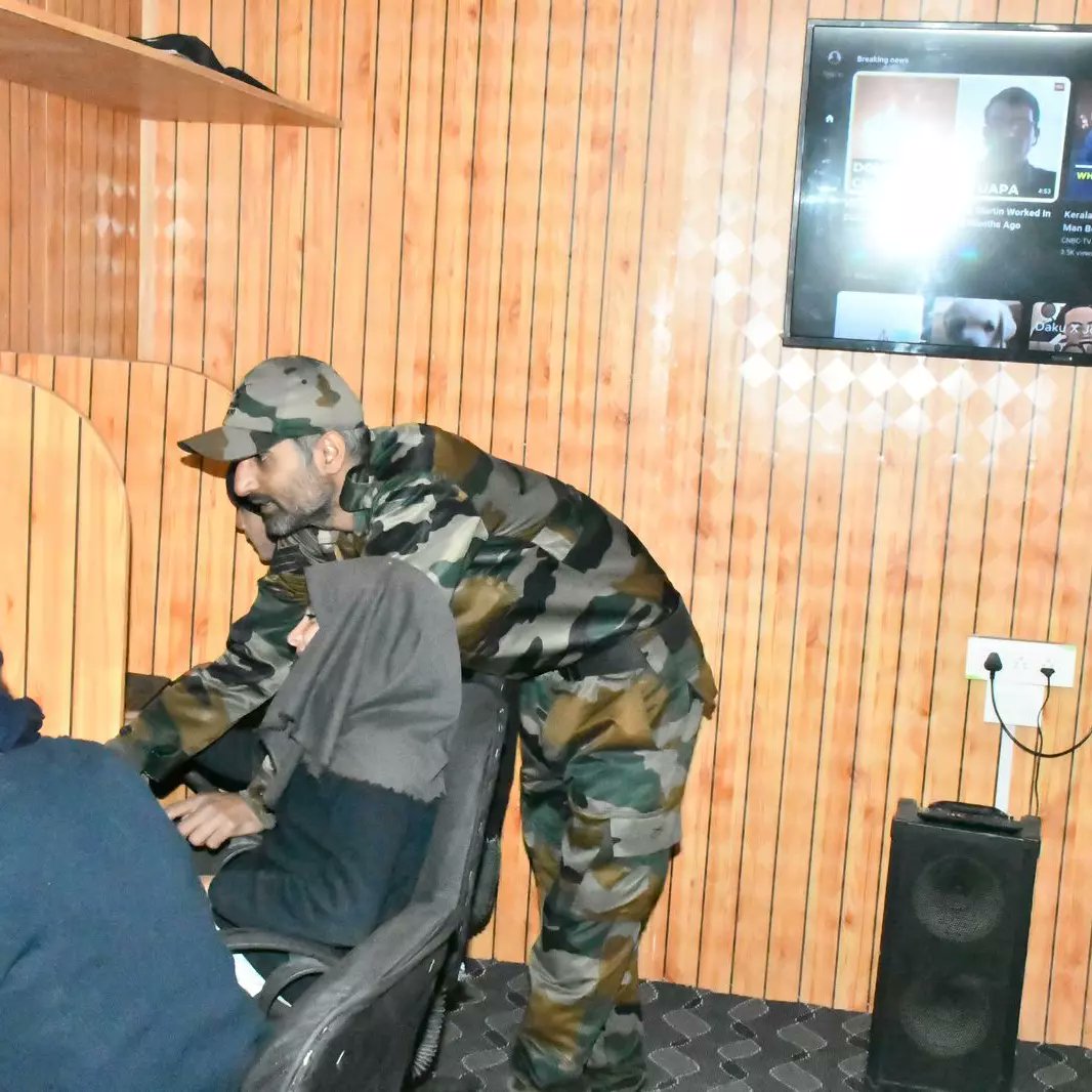 kupwarasentinel's tweet photo. The #IndianArmy conducted a #vitalcomputer class for AGS #Baraub's children, focusing on crucial skills for their future. The class included an introduction to computers, #operating systems, #wordprocessing, #internet, #webbrowsing, and #emailcommunication. https://t.co/942zyfdisj