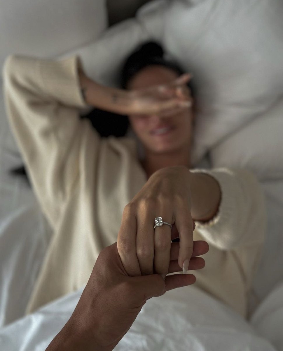 fedeebongiorno's tweet photo. 💍 Oriana Sabatini y Paulo Dybala anunciaron su compromiso:

“para siempre 🤍” https://t.co/YemBU3Sq6V