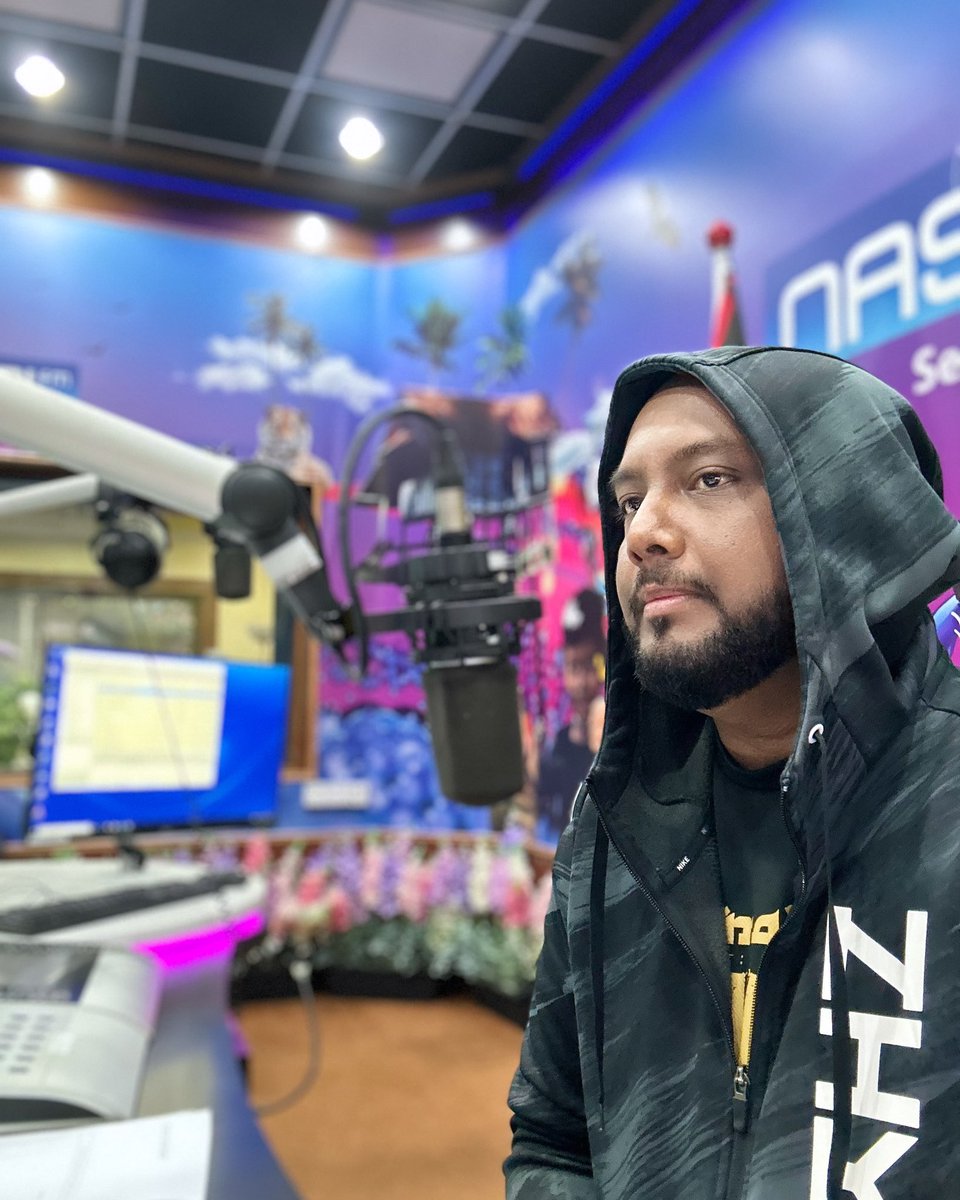 Aliff_thechamp's tweet photo. Hollaa..jom minta lagu..Aliff fly lagi malam nie dari jam 8pm-12am..tune in Nasionalfm sekarang π #WalkWithAliff #FightAliffFight #LetMeIn #TheChampIsHere #NeverGiveUp #BelieveThat #RadioAnnouncer #Producer π€ππ€ https://t.co/8oqYgjPspb