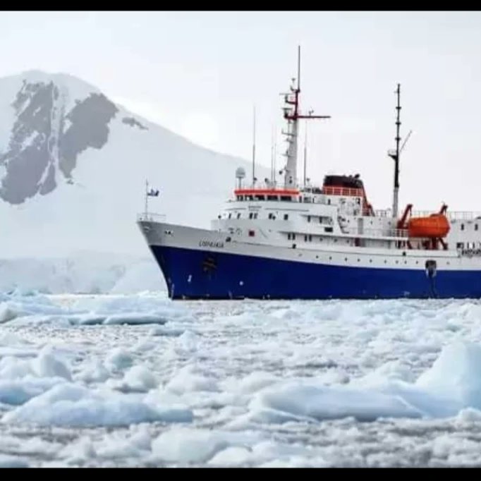 Antarctica here we come! This Tayside duo are on the way! The ice awaits. #emmapenguin is enjoying the journey so far! <a href="/AbertayUni/">Abertay University</a> <a href="/Insights_CEO/">Fiona Logan</a> <a href="/Insights/">Insights</a> <a href="/DiscoveryDundee/">Discovery Point</a> <a href="/DundeeSciCentre/">DundeeScienceCentre</a> <a href="/HomewardBound16/">Homeward Bound</a>