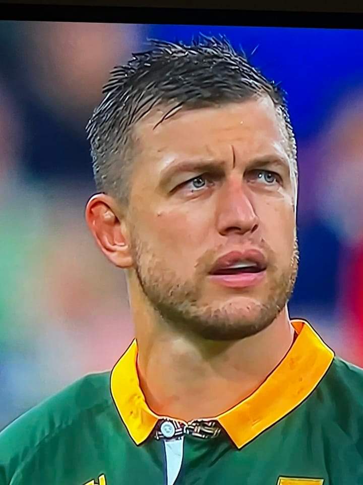 Can we talk about the fact that he's the only who scored on the final 🤣🤣🤣🤣🤣
#SpringboksRWC #RugbyWorldCupFinal