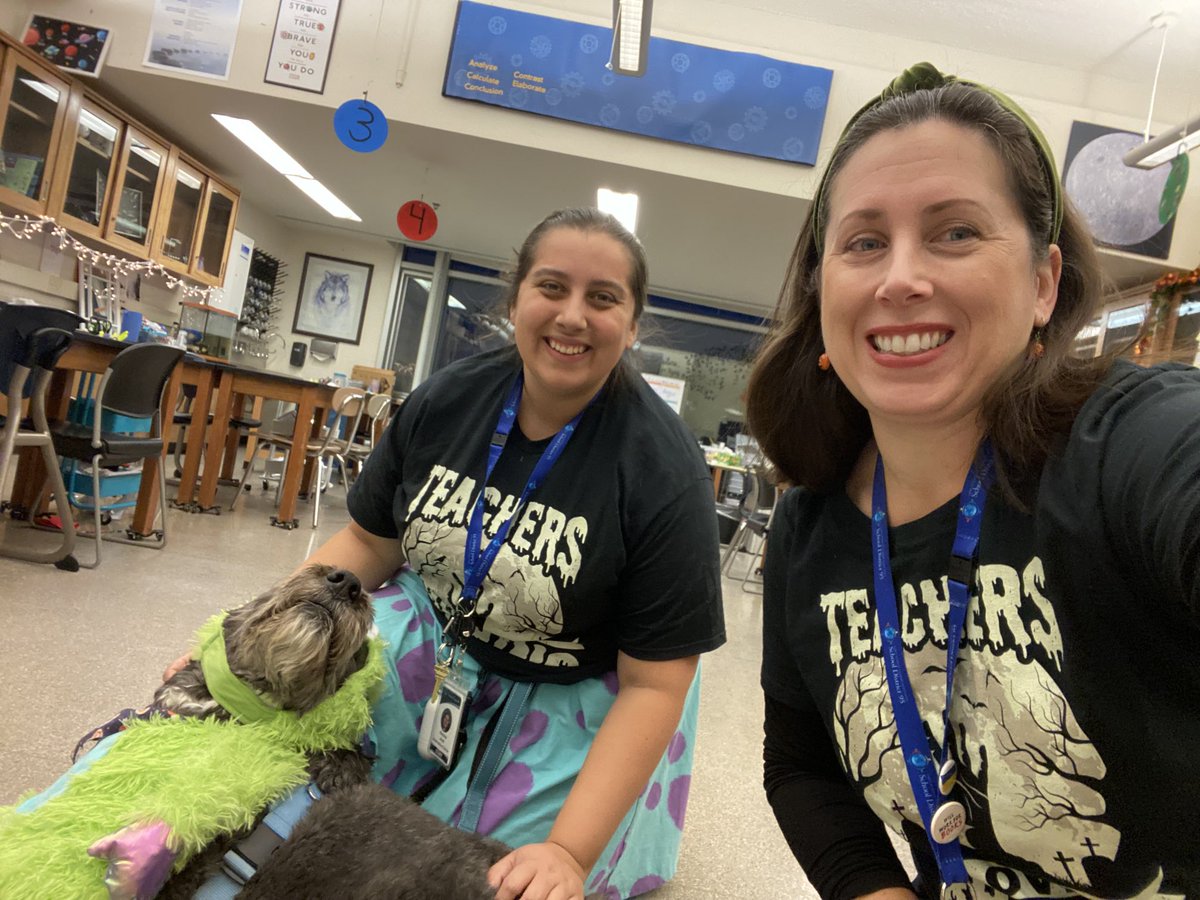 schoollibrarian's tweet photo. Teachers want brains! Happy Halloween! 🎃👻💀 https://t.co/mm3gal6Xte