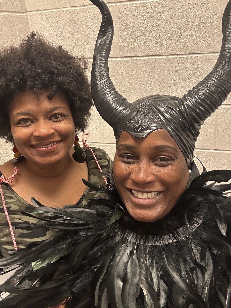 Ms. Brown and Ms. Johnson are getting the World History students’  attention <a href="/ICNorcomHigh/">I.C. Norcom High</a> today by any means necessary. #PPSShines <a href="/PortsVASchools/">Portsmouth Schools</a>