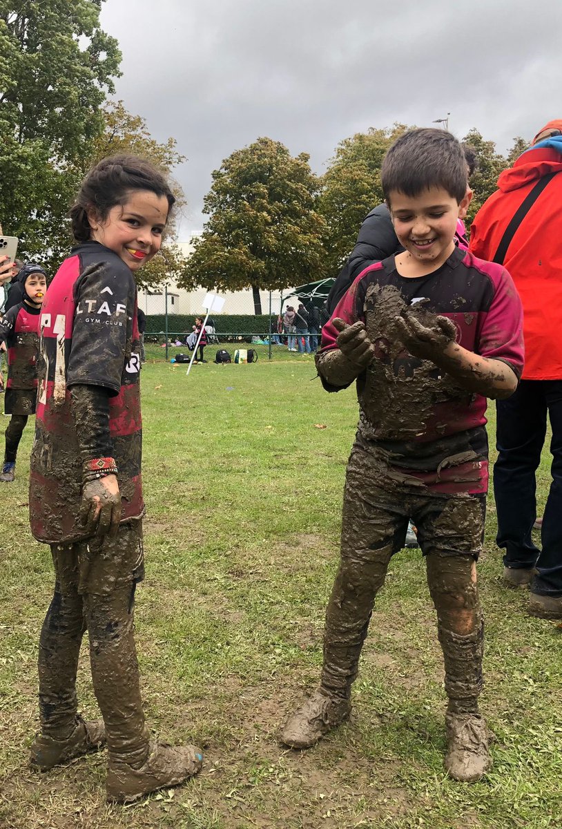 LeonRugbyClub's tweet photo. "¡Un día de rugby para los peques, lleno de pasión y diversión a tope! 🏉💥
Este sábado, con representación de la @frcyl, dio comienzo la #LigaASISACyL de canteras de rugby para los más pequeños, que lo pasaron de maravilla mostrando todo el esfuerzo que ponen día a día. https://t.co/QpdRJvzcLA