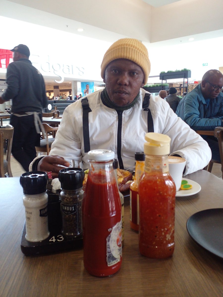 TopicL4's tweet photo. @Mugg &amp; Bean https://t.co/HTEnRTk4jy