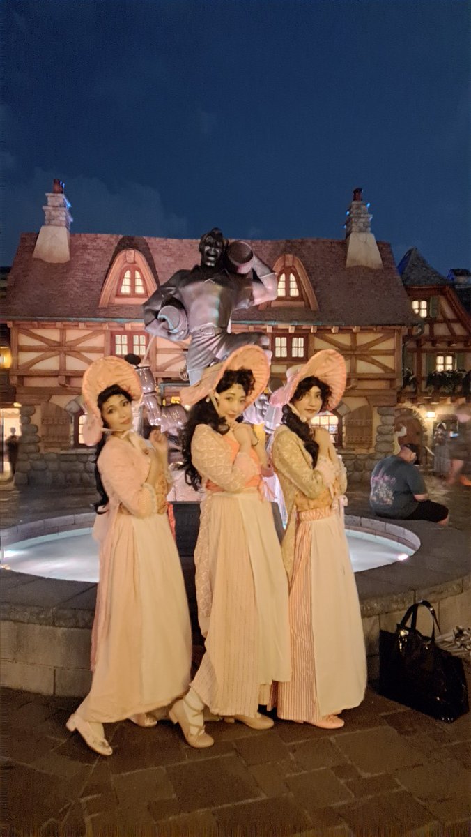 snowwhite33d's tweet photo. #Dハロ仮装2023 
お疲れ様でしたー！！！
インパは2回しかしてないけど充実してました🥹楽しかったー！
コロナ禍前ぶりにいつメンで念願のあわせができたり、てっきーと2年目結婚記念日が迎えられてよかった✨久しぶりにお会いできた方もいてめちゃ嬉しい😭ありがとうございました！また来年！🎃 https://t.co/Z96cFaKFCM