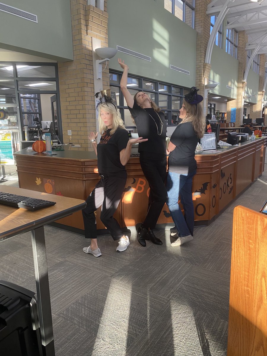 Happy 394.2646 y’all!
Trick or treat- books are neat… ⁦<a href="/SV_Vikings/">Spring Valley</a>⁩ ⁦<a href="/JTemoney/">Jeff E. Temoney</a>⁩ ⁦<a href="/RichlandTwo/">Richland School District Two</a>⁩ ⁦<a href="/accessfreely/">Richland Library</a>⁩ #lovemylibrary