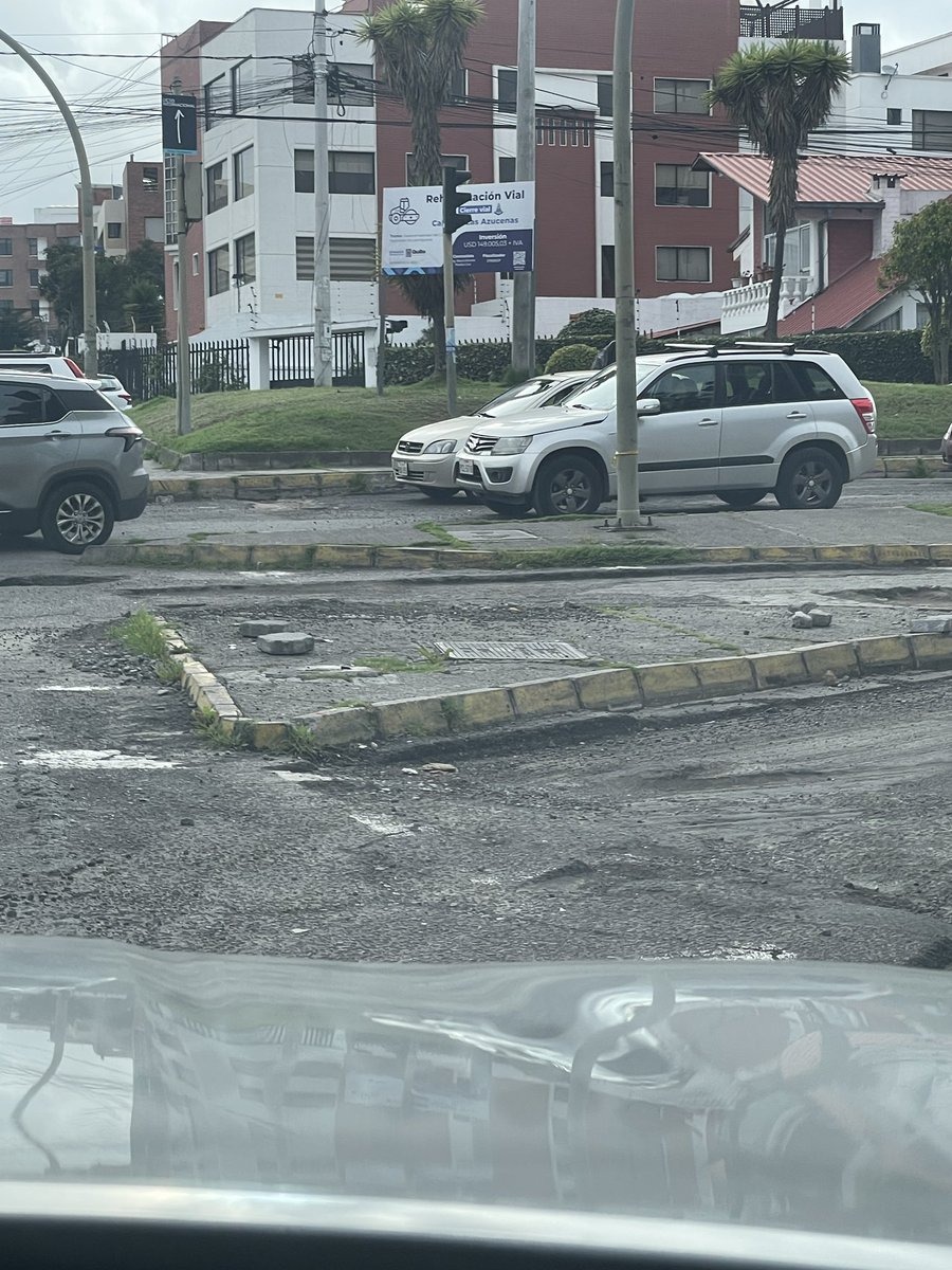 mbaquer's tweet photo. @ObrasQuito gracias por haber pavimentado la calle De las Azucenas en Monteserrín. Solo falta un pequeño tramo en el cruce con la calle Higuerillas que quedó tiene unos profundos baches que dificultan mucho la circulación. Por favor vengan a terminar la obra. Gracias https://t.co/3puuzO6IxN