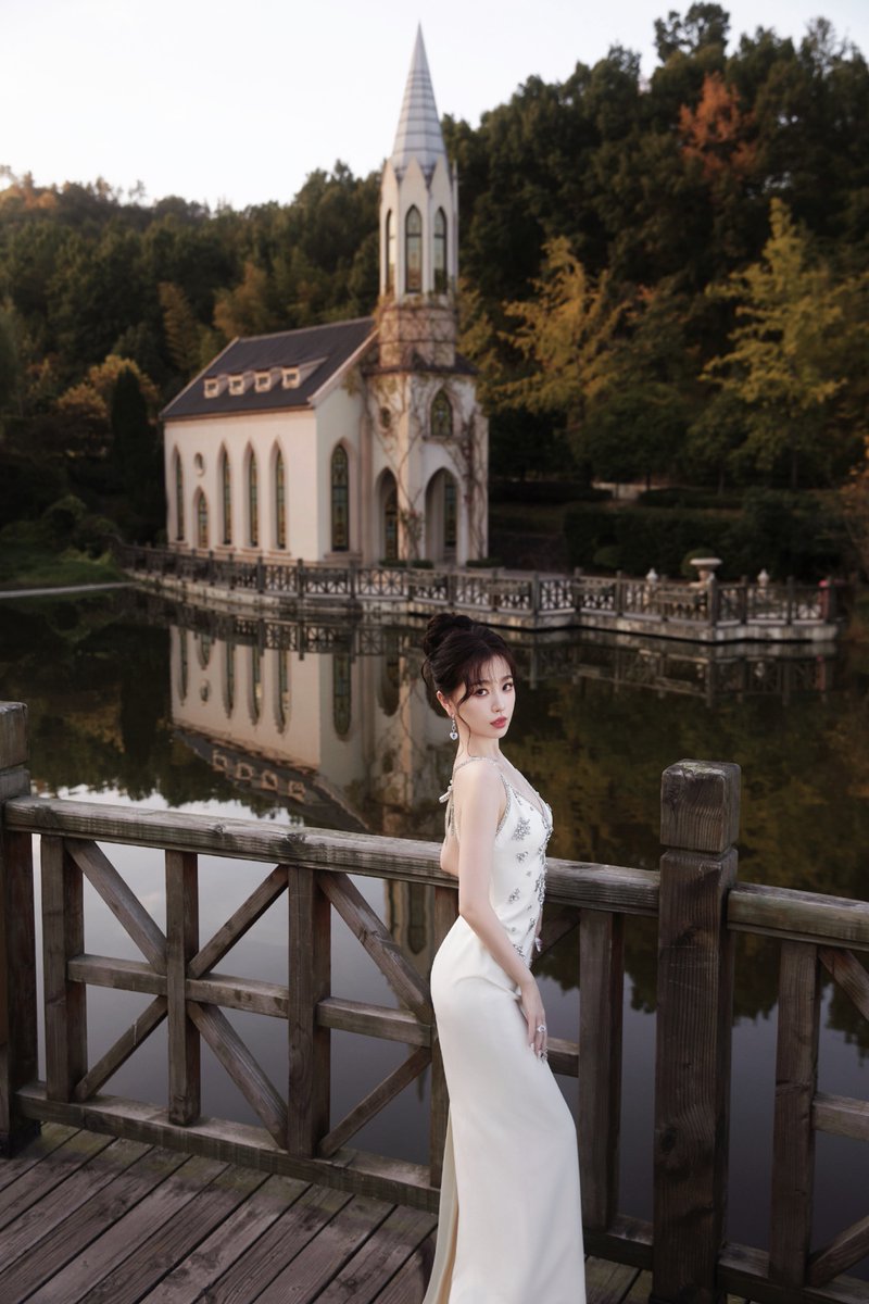 dramapotatoe's tweet photo. #EstherYu for a Chando livestream event

More snaps - https://t.co/JZunspU4me

#yushuxin https://t.co/3724Kizrkq