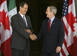 JPAlGd's tweet photo. Una historia con final feliz.
A raíz del huracán Katrina (sept/05) que afectó Nueva Orleans, por instrucciones del presidente @VicenteFoxQue, la @SEDENAmx aplicó el Plan DNIII para la ayudar la población damnificada, ingresando x aire, mar y tierra sobre suelo estadounidense.
1/5 https://t.co/VTUzz1supx