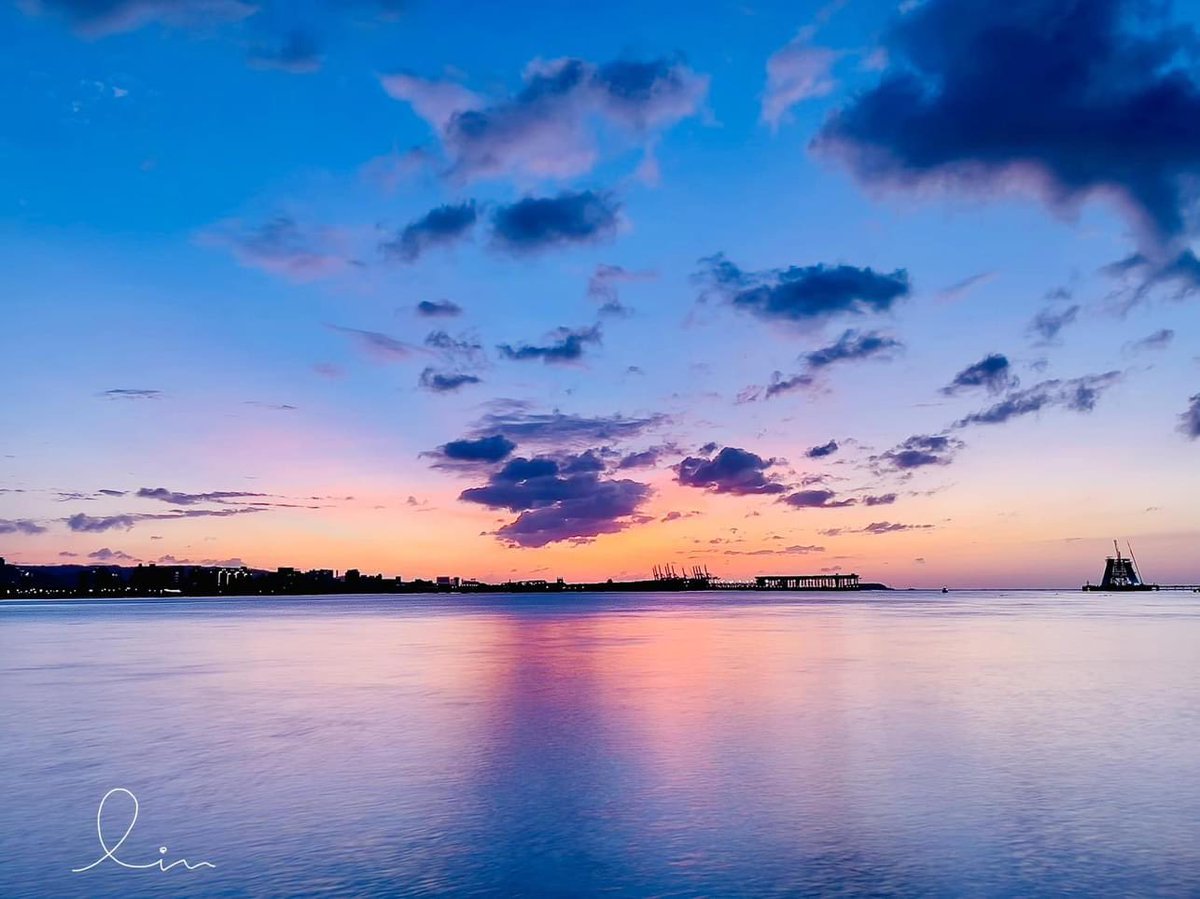 JLinStudio's tweet photo. Best Sunset, Tamsui River.
🇹🇼
#sunset #river
#走拍 #島街 #photowalk #islandstreet
#mountos #JinliangLin
#中華民國 #台灣 #淡水
#Tamsui #Taiwan #RepublicofChina #ROC
#Tamsuian #TaiwanStyle #ChineseStyle #淡水人 #淡水庵 #台灣味 #中華美學 #華國美學
#iphoneonly #photooftheday https://t.co/UZbm00nqIk