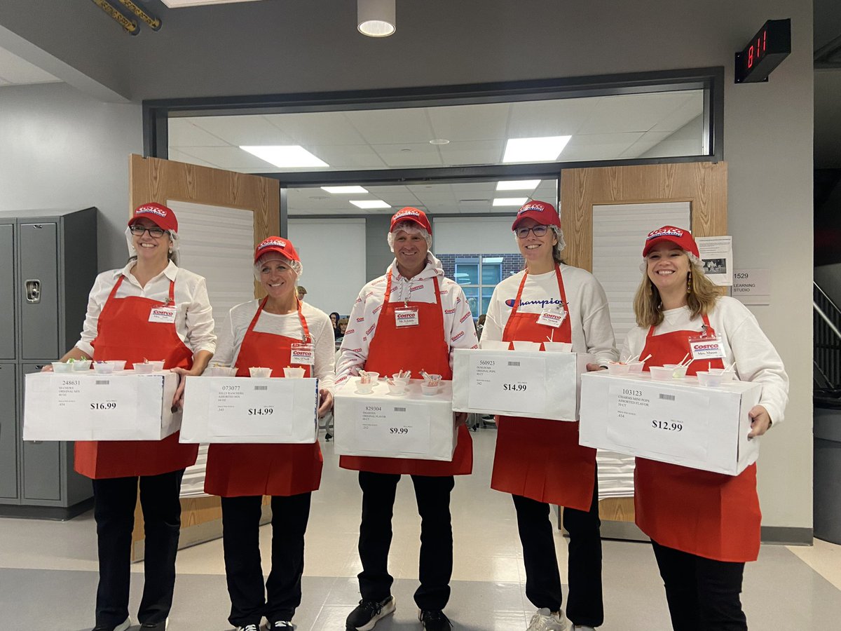 LM_Schools's tweet image. Happy Halloween! Check out the costumes at LMMS! Can you guess all of them?