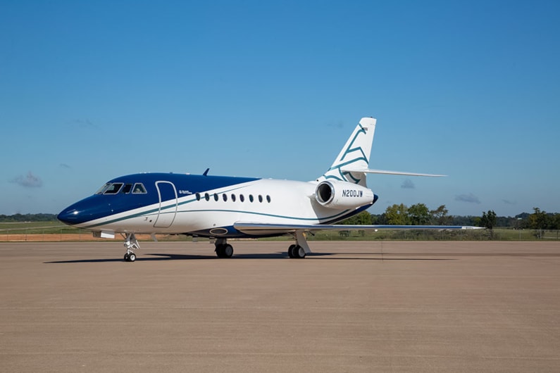 GlobalAir's tweet photo. ✈️2000 Falcon 2000
⛅Presented by @guardianjet 
⏳8,500 TT

🛫Dual Collins ADC-850C
🛬Dual Rockwell Collins GPS-4000S
🛫Collins ALT-55B Radio Altimeter
🛬RTA-858 Weather Radar
🛫Avance L5
🛬Proline 21 Avionics
🛫FANS 1/A CPDLC

➡️➡️➡️  https://t.co/j1nHsT0Qp4 https://t.co/Sb7daLVAzQ
