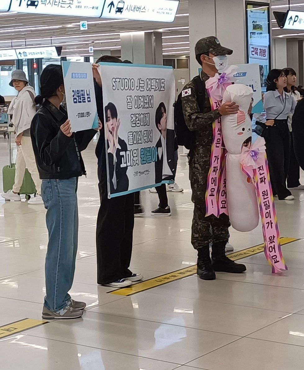 🐰🍀🩷
인어공주 해방이 27일 남은 시점
드디어 필이가 돌아왔어...🫢