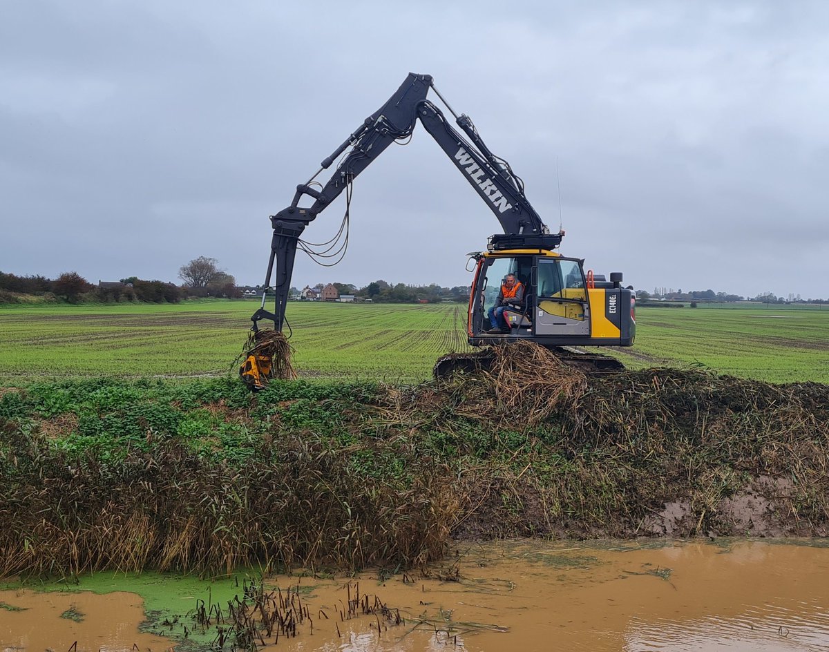 no1sunkfarmer's tweet photo. Best thing I've seen all morning is this @volvo cleaning the drain out. #keepwaterflowing https://t.co/ZkTYD1mRPV