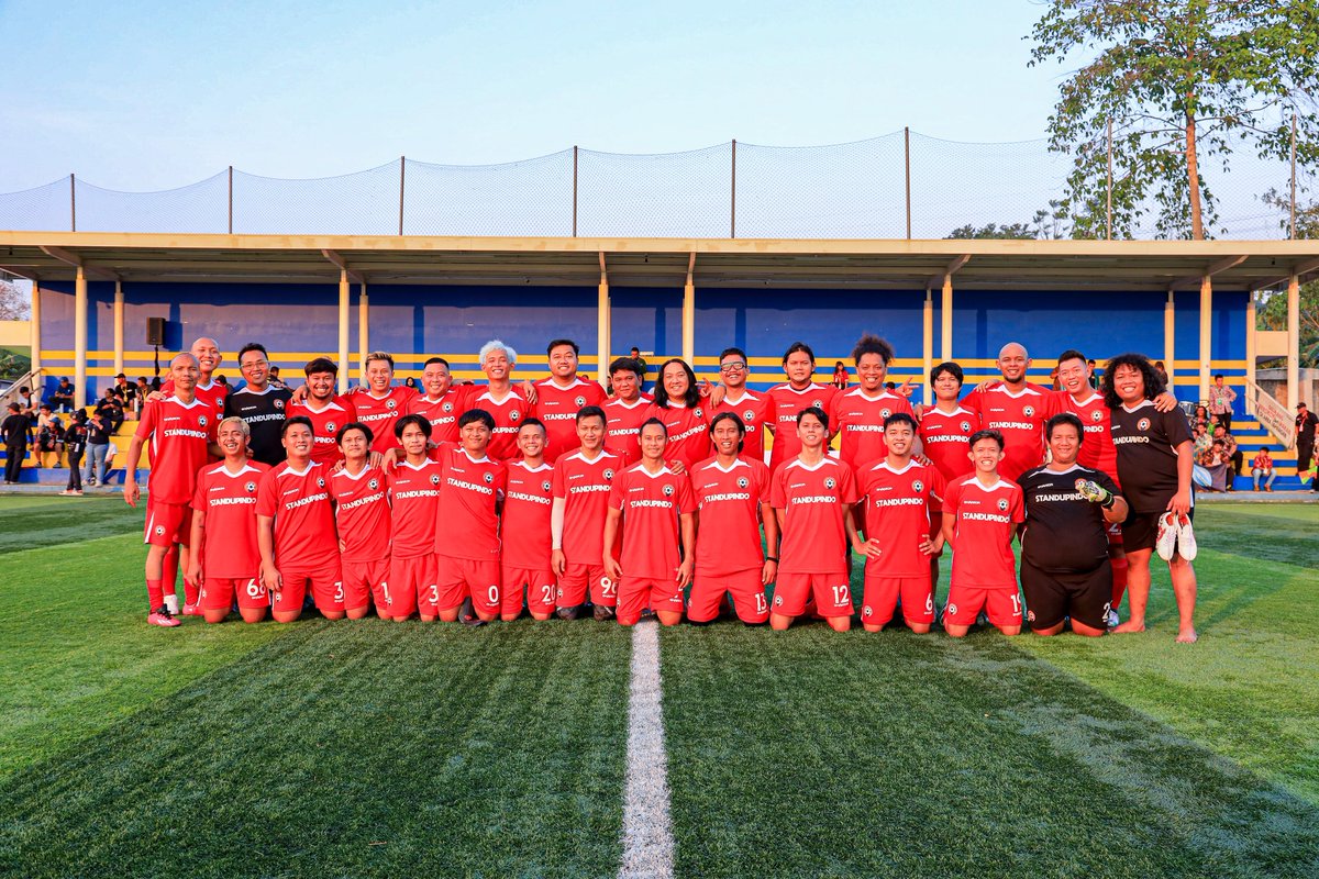 Pertandingan 45 menit. 

5 menit megang bola, sisanya megang pinggang.

Berhasil membawa tim finish di urutan ketiga, tidak semua tim bisa kalah seperti kami.  

Lanjutkan trend negatif ini! 

<a href="/Standupindo_FC/">STANDUPINDO FOOTBALL CLUB</a> <a href="/Standupindo/">IG: standupindonesia</a>