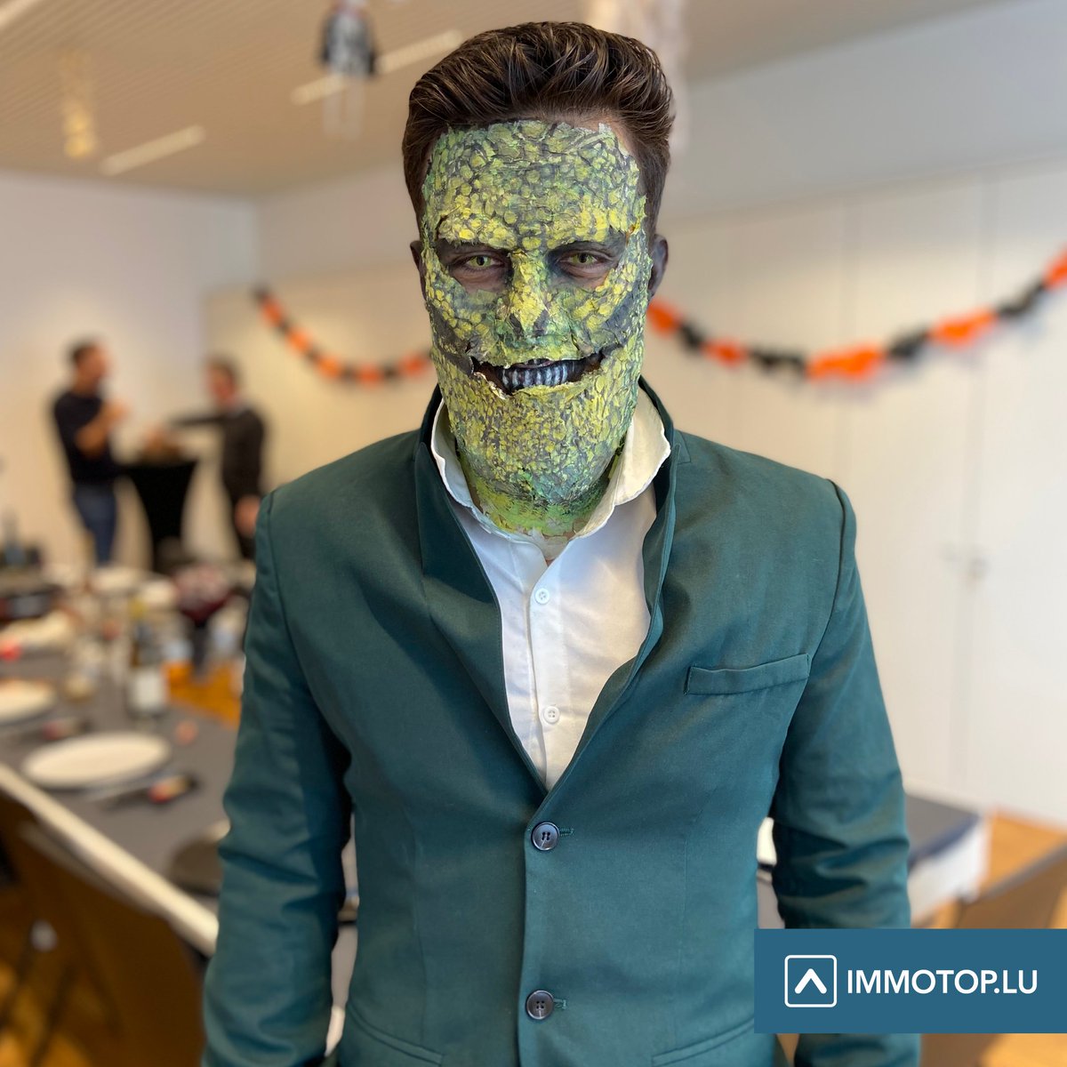 immotoplu's tweet photo. Happy Halloween ! 👻
Chez https://t.co/oLQfjBrp46, on ne plaisante pas avec Halloween ! 🎃
Les collaborateurs se sont surpassés avec leurs costumes créatifs et effrayants. https://t.co/z1jAzhxIgy