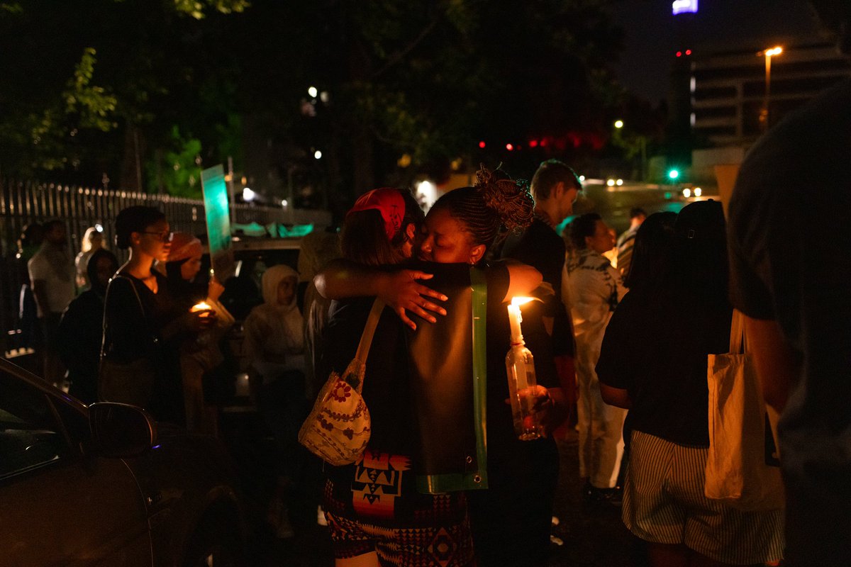 Wits Palestine Solidarity Committee (@psc_wits) on Twitter photo South African photojournalist, <a href="/GulshanKhanZA/">Gulshan Khan</a>, documents the York Rd demonstration and vigil (27 October 2023) South African photojournalist, <a href="/GulshanKhanZA/">Gulshan Khan</a>, documents the York Rd demonstration and vigil (27 October 2023)