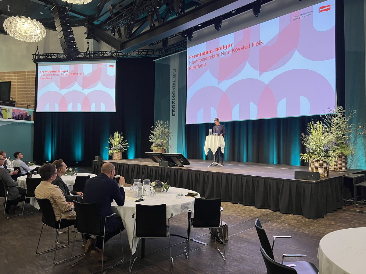 Hvordan skaber man livskvalitet gennem det byggede miljø? Det og meget mere gør Filantropidirektør hos <a href="/Realdaniadk/">Realdania</a>, <a href="/ninakovstedhelk/">Nina Kovsted Helk</a>, os lige nu klogere på 🏡
#EJENDOM2023 #dkgreen #dkbolig #livskvalitet