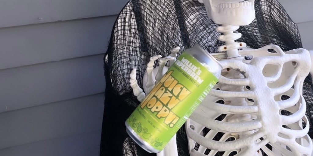 Ditch the tricks and dive and crack open the treats this Halloween! 🎃 Discover the enchanting blend of Juicy, Hazy, and Hoppy delights in every sip of Willie's Superbrew. Prepare to be bewitched by the ultimate taste sensation. 🍻 Cheers to a spook-tacular #SpookySzn