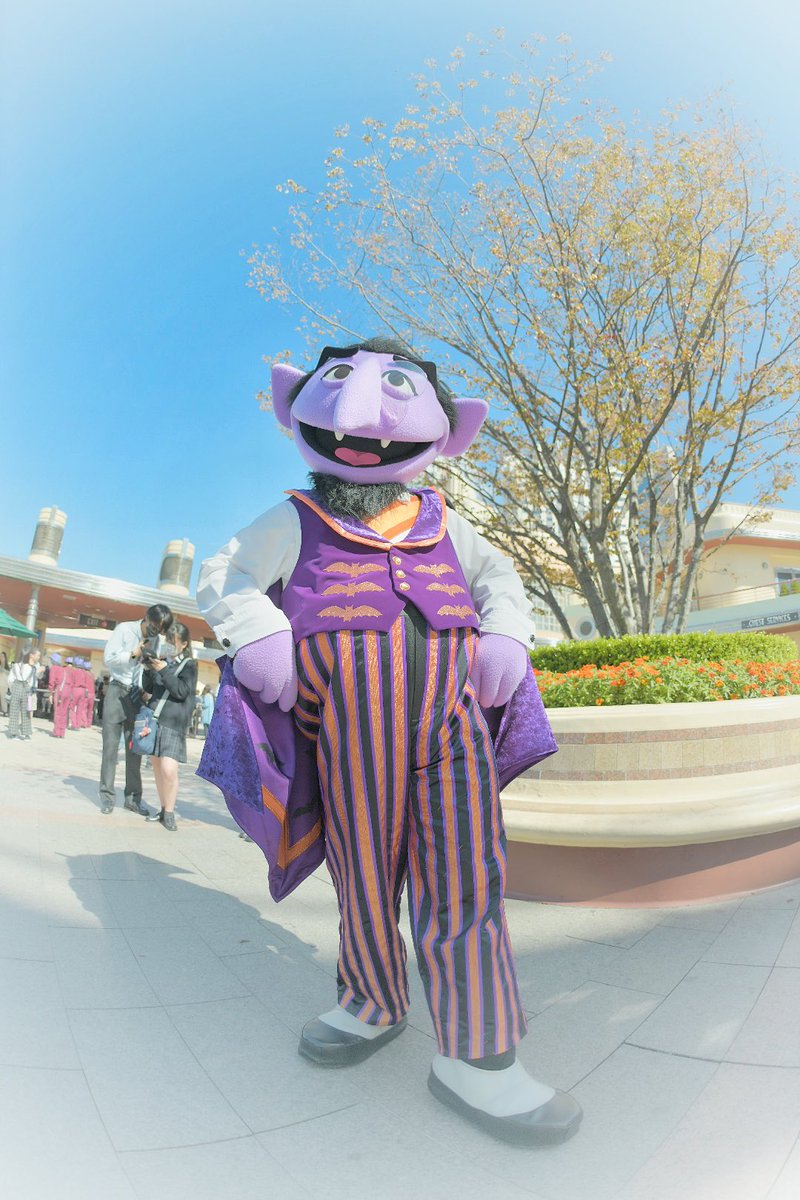 snowdrop_107's tweet photo. 伯爵さんほんまにスタイル良い！ほぼ足！🥞🦵笑
くっきさんにもお話したら、おいらの方がここまで足長いから！って教えてくれたんしんどいやった🥞🤣笑

#USJファン https://t.co/PTbYjth5pN