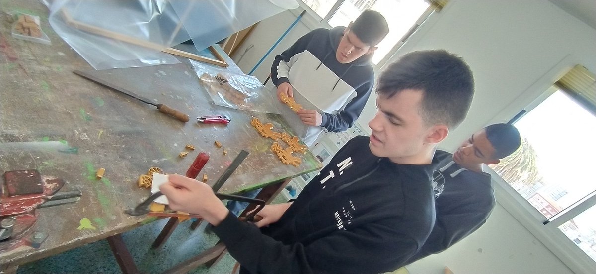 felocho's tweet photo. Que andarán a argallar os artistas da clase laranxa? @CEE_LOURDES @Aspronaga @SOGalicia @MAKERSGALICIA #3Dprinting #postprocesado https://t.co/T6dkztuYYj