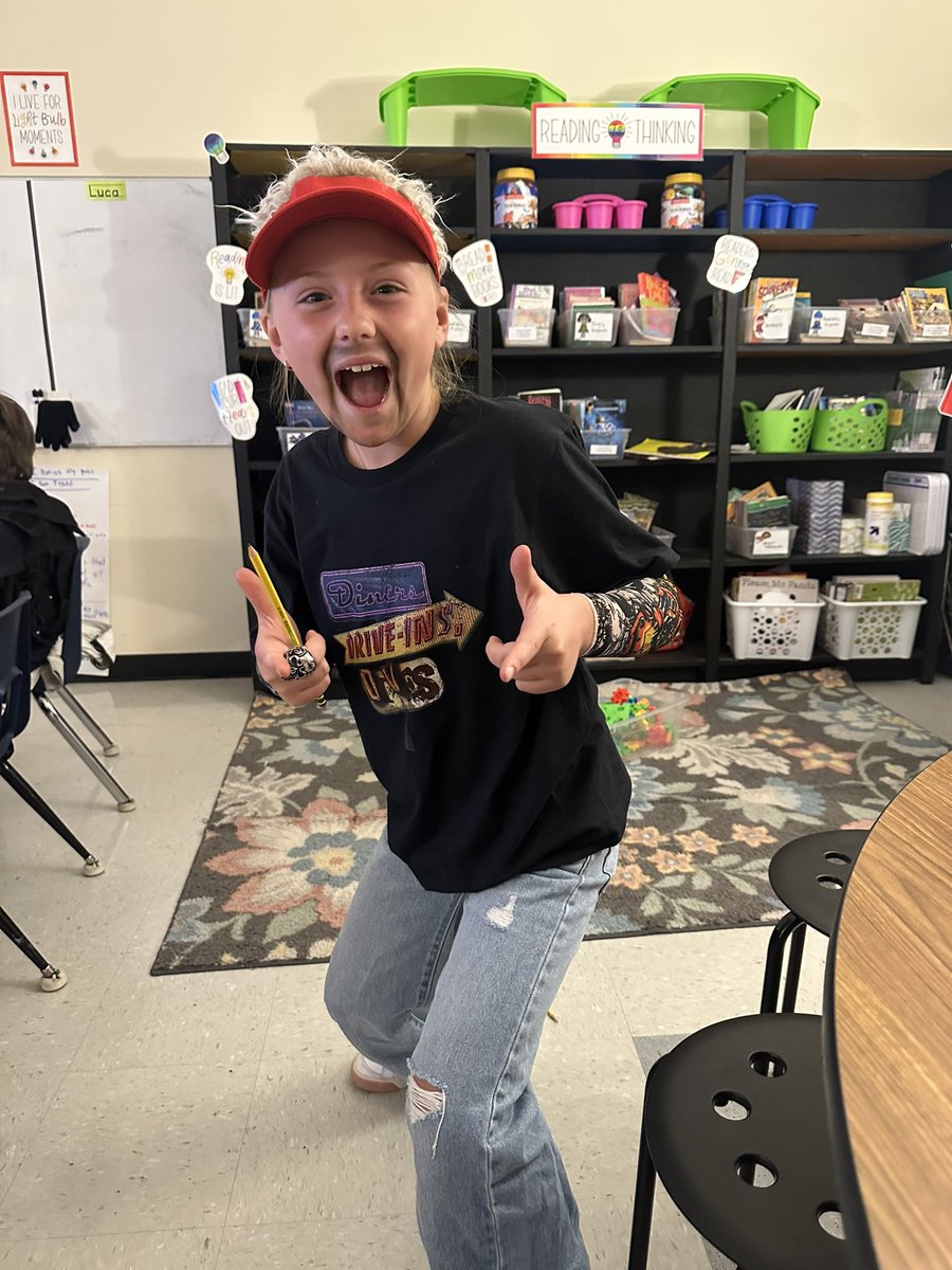 Check out @GuyFieri -3rd grade style! This student is rocking her Halloween costume! @FoodNetwork she’s the next star! ⭐️