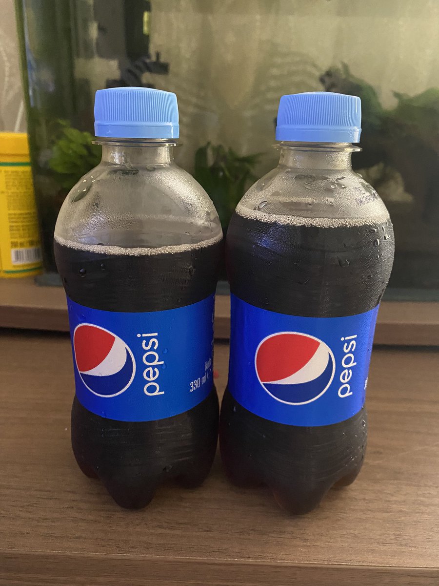 annesutukolyesi's tweet photo. Şimdi ben hangisinin gramajına inanayım? 
Bi fırt çekip kapağı öyle mi kapattınız? 😁😁 

@PepsiTurkiye @PepsiCoTurkiye @Fritolay @pepsi @PepsiCo 
#pepsi #pepsicola #pepsiturkiye https://t.co/QPcUs8O3az