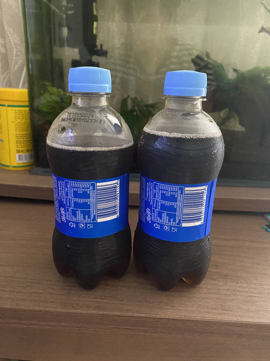 annesutukolyesi's tweet photo. Şimdi ben hangisinin gramajına inanayım? 
Bi fırt çekip kapağı öyle mi kapattınız? 😁😁 

@PepsiTurkiye @PepsiCoTurkiye @Fritolay @pepsi @PepsiCo 
#pepsi #pepsicola #pepsiturkiye https://t.co/QPcUs8O3az