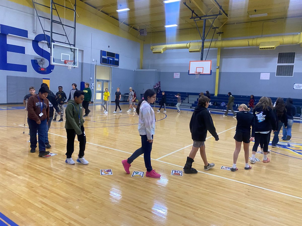 EMSBraves's tweet photo. Edge loves celebrating our Circle Of Champions! Students participated in a Halloween themed candy walk! https://t.co/SZ58juIP9x