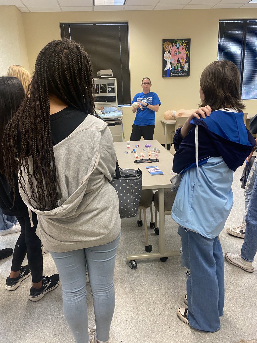 HazelGreenHOSA's tweet photo. On Monday 10/30 some of our students traveled to Wallace State to explore health care options. Students toured the dental facility, respiratory labs, sim lab, tech lab and campus. @HazelGreenHigh @MCSS_CTE https://t.co/Pn4mR2Ysoi
