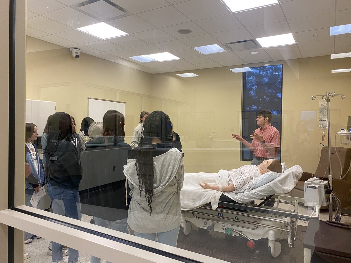 HazelGreenHOSA's tweet photo. On Monday 10/30 some of our students traveled to Wallace State to explore health care options. Students toured the dental facility, respiratory labs, sim lab, tech lab and campus. @HazelGreenHigh @MCSS_CTE https://t.co/Pn4mR2Ysoi