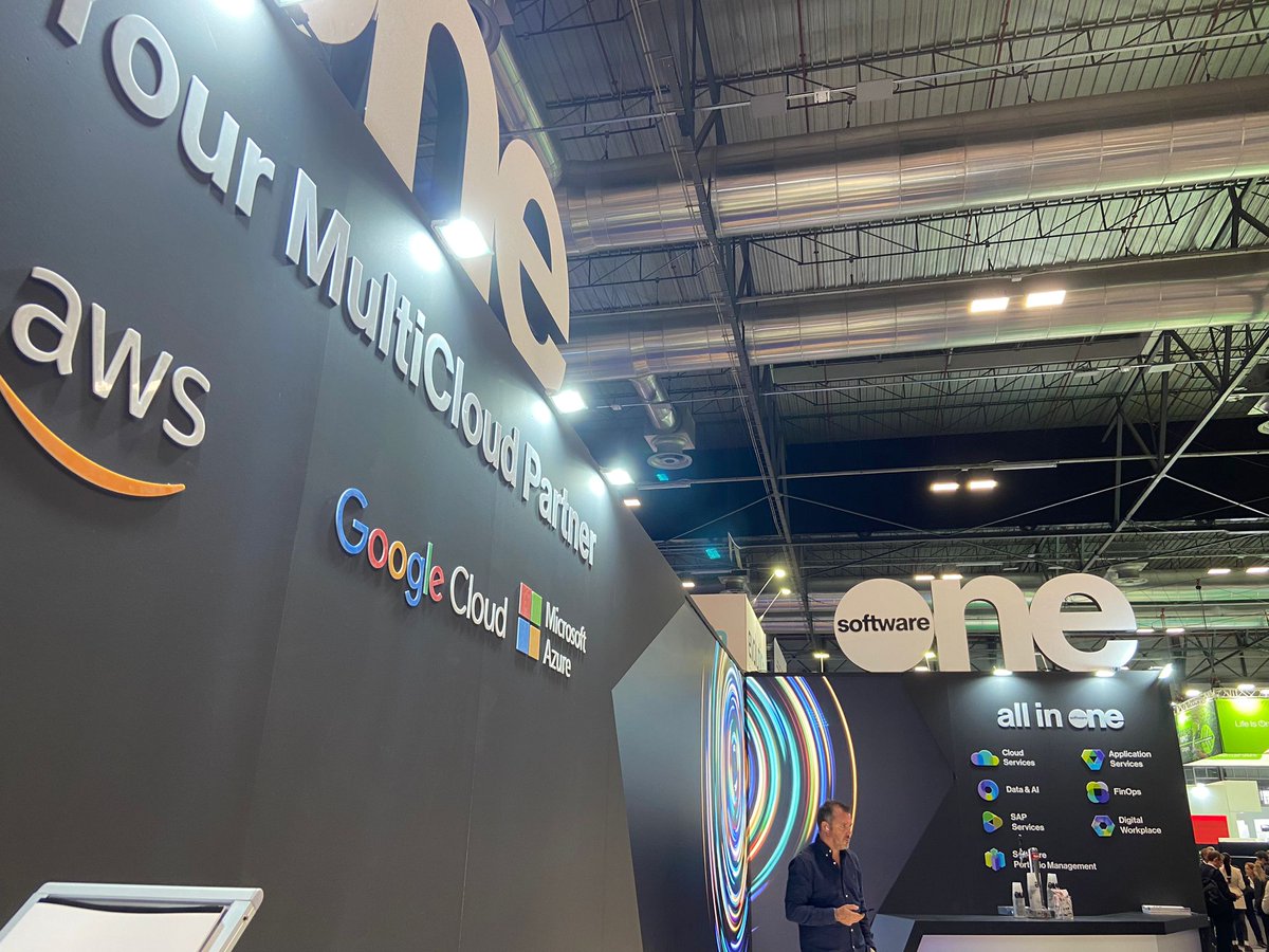 MSMK_'s tweet photo. Hoy hemos visitado @madridtechshow en @IFEMA 📲 para conocer las últimas tendencias en sectores como la Inteligencia Artificial, Ciberseguridad o Big Data 

Es en estos eventos donde nos actualizamos para brindar a nuestros alumnos una visión realista de su futuro laboral.

#MSMK https://t.co/n91HLuyC7K