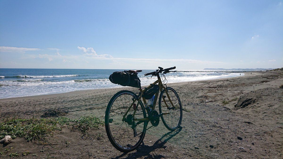 monnosuke's tweet photo. 千葉県　九十九里浜　長生村の一松海岸までいつもは輪行ですが、今回都内から自走して行ってみました。距離ほぼ69km、私の貧脚では3時間半かかりました。着いた時は69kmなので、こんなもんかと思いました。まだまだ走れそう。でも帰りは茂原駅から電車で帰りました（笑） https://t.co/5ngcHDAj0x