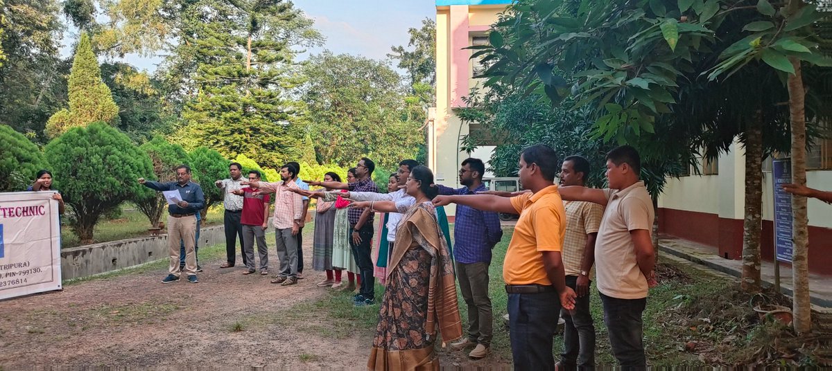 WSpolytechnic's tweet photo. On the occasion of Birthday of Sardar Vallabhbhai Patel, NSS unit of Women's Polytechnic Hapania today observed the "Rastriya Ekta Diwas"-2023 at Women's Polytechnic Hapania. All volunteers, students, PMKVY trainees, office staffs and Faculty members were actively participating. https://t.co/DqgHpvZ65b
