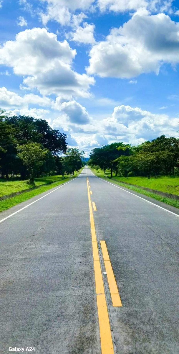 #Nicaragua 🇳🇮
Quienes conocimos esa ruta, en tiempos cuando era atolladero... solo con un Gobierno del pueblo para el pueblo.. es Una Realidad el avance y progreso

📍La Famosa Recta, en Mulukukú

#UnidosEnVictorias
<a href="/QuenriM/">QuenriⓂ️</a> <a href="/FloryCantoX/">Flor y Canto 🇳🇮</a>
@RMulukuku

📷 César Rocha