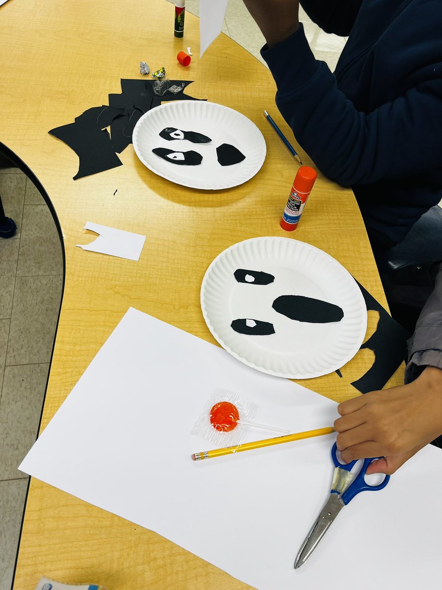 mhrichard's tweet photo. It’s a ghostly Halloween @olftcdsb https://t.co/GbgeFwnt7W