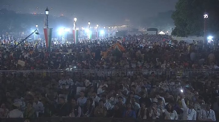अमृत महोत्सव ने एक प्रकार से इतिहास के छूटे हुए पृष्ठ को भविष्य की पीढ़ियों के लिए जोड़ दिया है।

देश के करोड़ों परिवारों को पहली बार ये ऐहसास हुआ है कि उनके परिवार का, उनके गांव का भी आज़ादी में सक्रिय योगदान था।

उसका जिक्र भले ही इतिहास की किताबों में नहीं हुआ, लेकिन अब वो