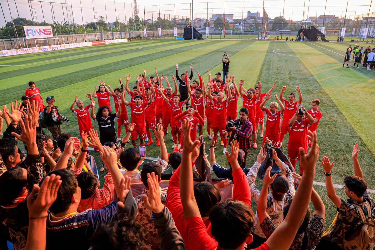 Suatu kebanggaan bisa menjadi salah satu punggawa <a href="/Standupindo_FC/">STANDUPINDO FOOTBALL CLUB</a> dalam Trofeo Celebrity Cup 2023.

Lagi-lagi, magic stand up comedy diluar nalar, kok bisa saya yang karir sepak bolanya hancur karna pergaulan dan akhirnya bisa main bola lawan pemain nasional? Hehehe❤️✨