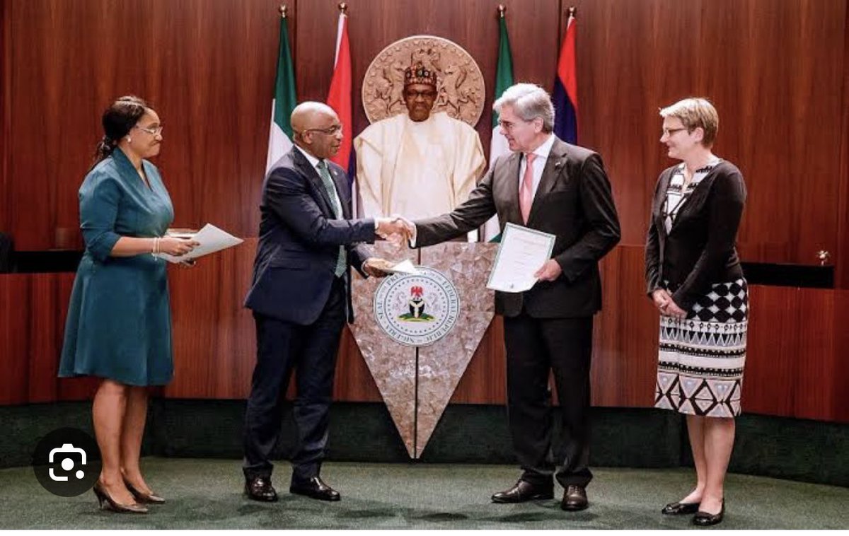 25,000MW Siemens - Nigeria Electricity Deal. 

1: The journey started in 2017 when Sister Angela of Chimamanda’s friend visited Nigeria. She convinced past FG not Buhari to engage in govt to govt contact via PPP. Buhari agreed. 

2: In Nov 2018, past FG not Buhari signed the