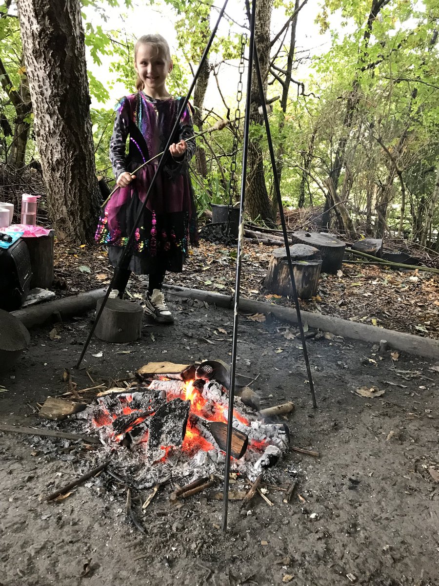 A lovely rainy day for @woodcraftfolk @grn_influencers activity day at @MeanwoodFarm yesterday. Bread in a stick is always a winner #firelighting #bushcraft #autumn