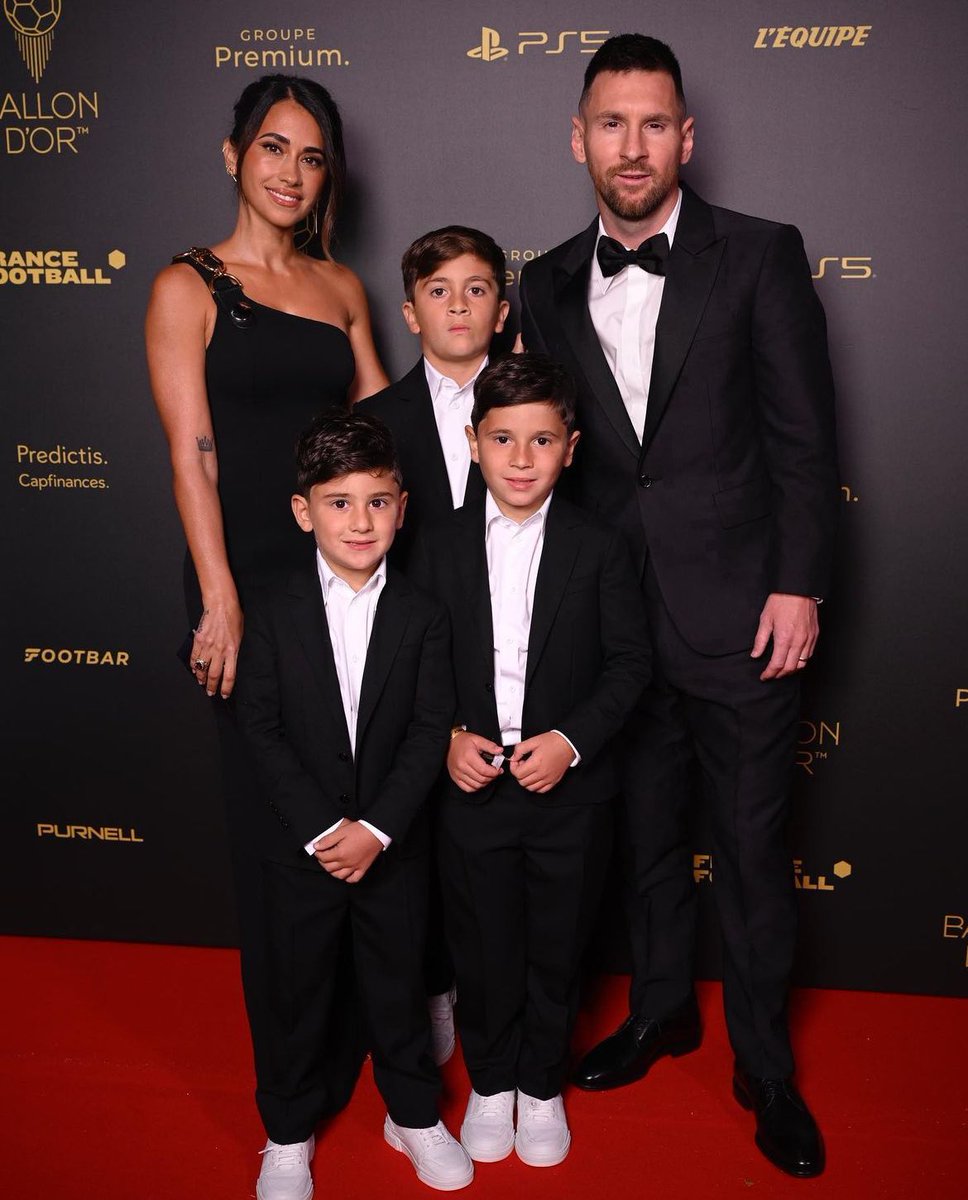 Messi’s next big goal is to have a fourth daughter. 

The dude already has everything. 

#messifamily